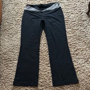 CAbi Black and White Yoga set